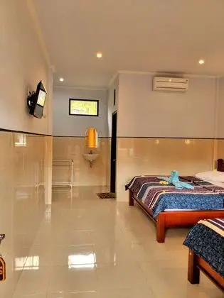 Deluxe Üç Kişilik Oda, Birden Çok Yatak, Balkon, Havuz Manzaralı