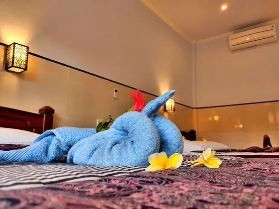 Deluxe Üç Kişilik Oda, Birden Çok Yatak, Balkon, Havuz Manzaralı
