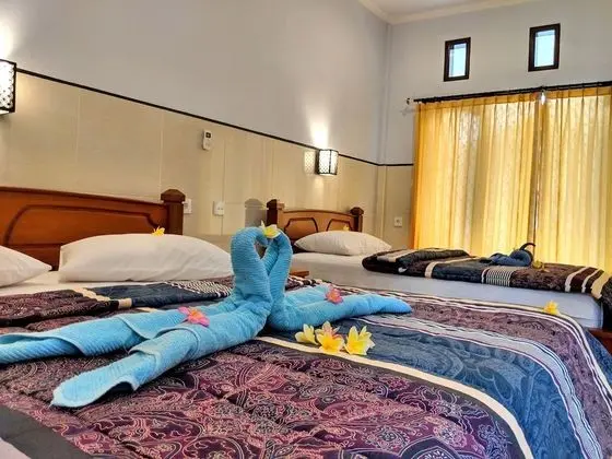 Deluxe Üç Kişilik Oda, Birden Çok Yatak, Balkon, Havuz Manzaralı