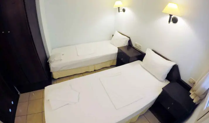 1+1 Havuz Manzaralı Apart Oda