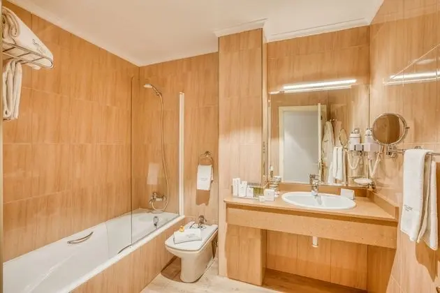 Classic Oda, 1 Büyük (Queen) Boy Yatak