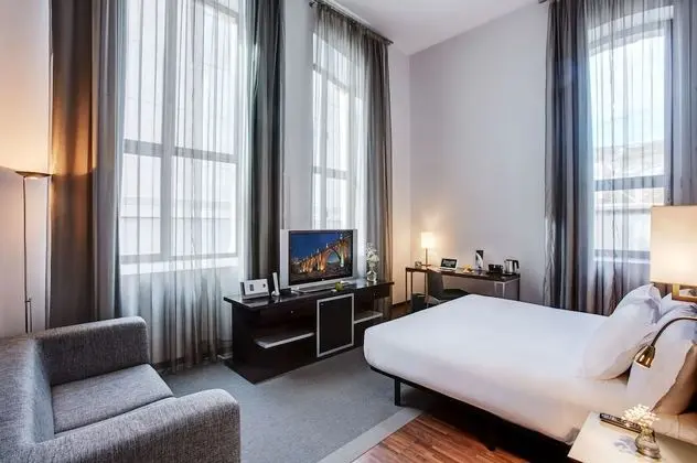 Premium Tek Büyük Yataklı Oda