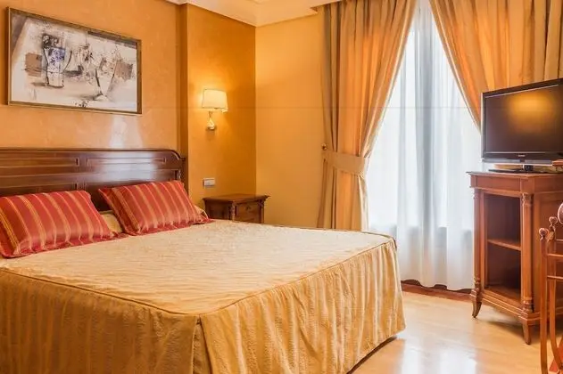 Büyük Yataklı Tek Kişilik Oda