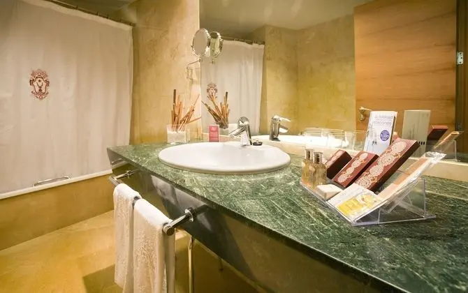 Superior Büyük Yataklı Tek Kişilik Oda