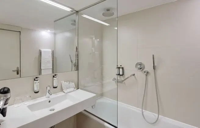 Superior Büyük Yataklı Tek Kişilik Oda (Views)