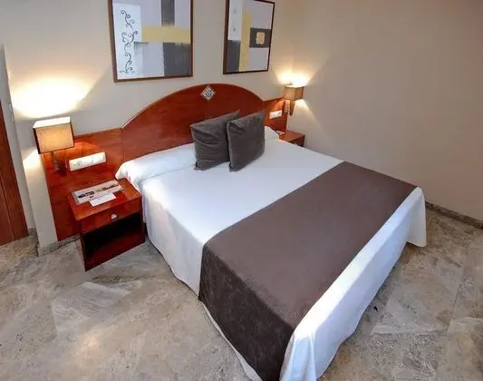 Tek Büyük veya İki Ayrı Yataklı Oda (2 adults)