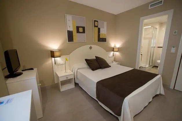 Tek Büyük veya İki Ayrı Yataklı Oda (2 adults)