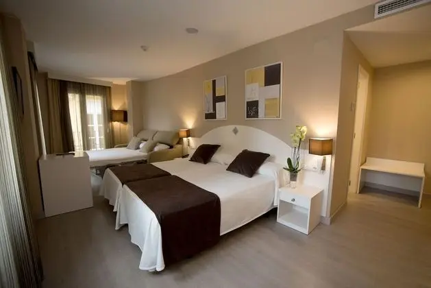 Üç Kişilik Oda (2 adults and 1 child)