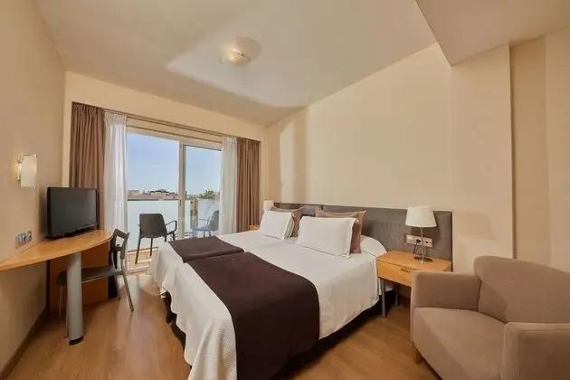 Tek Büyük veya İki Ayrı Yataklı Oda, Balkon