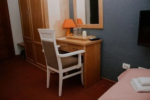 Üç Kişilik Oda