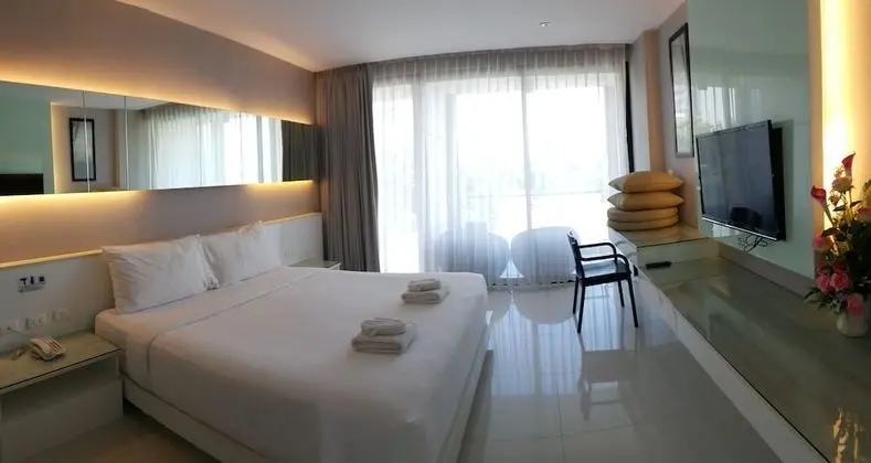 Deluxe Side Sea View