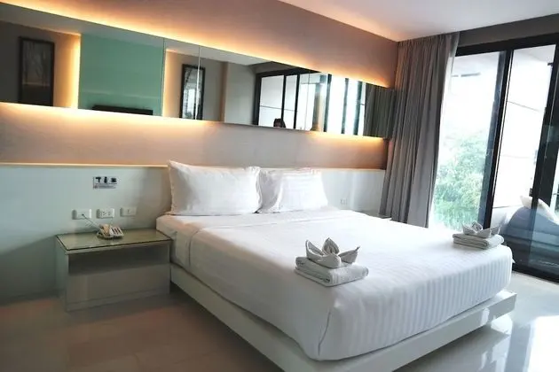 Deluxe Side Sea View