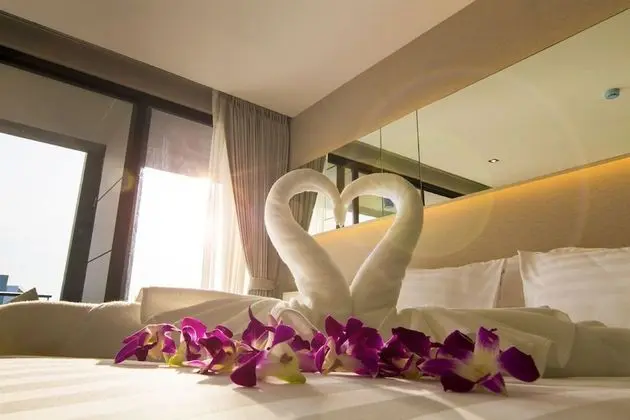 Deluxe Side Sea View