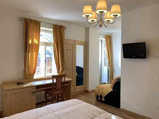 Üç Kişilik Oda