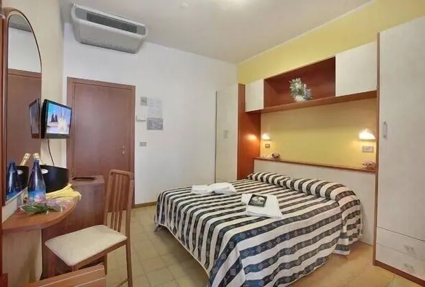 Büyük Yataklı Tek Kişilik Oda