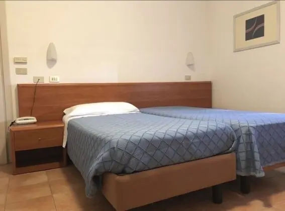 Büyük Yataklı Tek Kişilik Oda