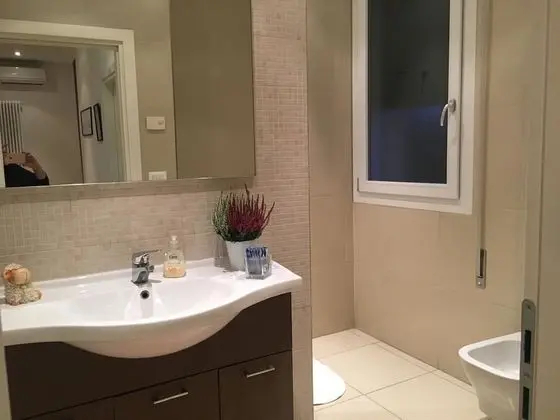 Tek Büyük Yataklı Oda, Ortak Banyo