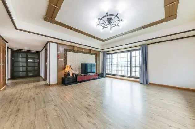 Oda (Serence upper floor)