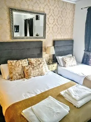 Standard Dört Kişilik Oda, Banyolu/Duşlu