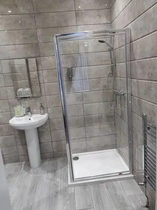 Standard Dört Kişilik Oda, Banyolu/Duşlu