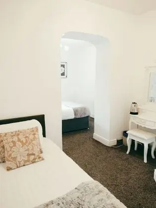 Standard Üç Kişilik Oda, Banyolu/Duşlu