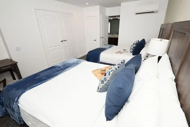 RQQS Superior Suite with 2 Queen Beds in Bedroom