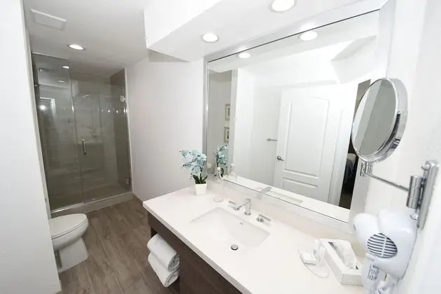 RQQS Superior Suite with 2 Queen Beds in Bedroom