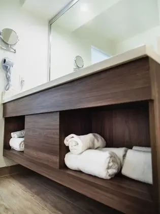 RQQS Superior Suite with 2 Queen Beds in Bedroom