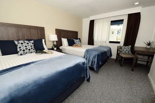 RQQV Single Room with 2 Queen Beds and Courtyard View