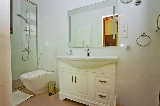 Deluxe Tek Büyük Yataklı Oda, 1 Çift Kişilik Yatak, Balkon, Dağ Manzaralı