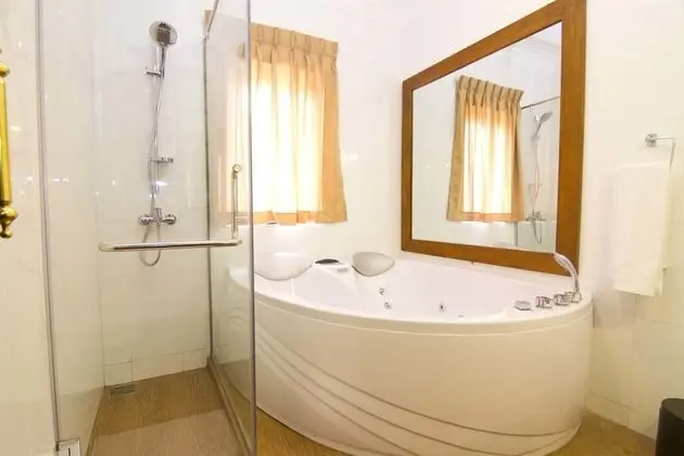 Royal Tek Büyük Yataklı Oda, Sıcak Su Havuzu