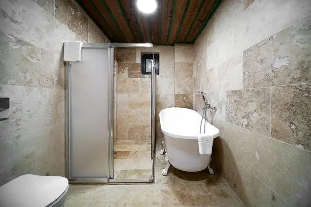 Garden Suite, Vadi veya Bahçe Manzaralı, Küvetli