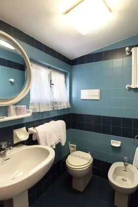 Basic Tek Büyük veya İki Ayrı Yataklı Oda (No Balcony)