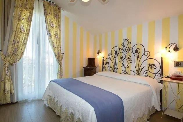 Comfort Tek Büyük veya İki Ayrı Yataklı Oda, Balkon