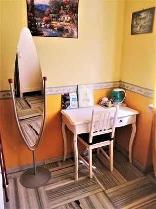 İki Ayrı Yataklı Oda, Ortak Banyo