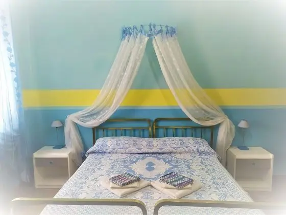Tek Büyük veya İki Ayrı Yataklı Oda, Ortak Banyo
