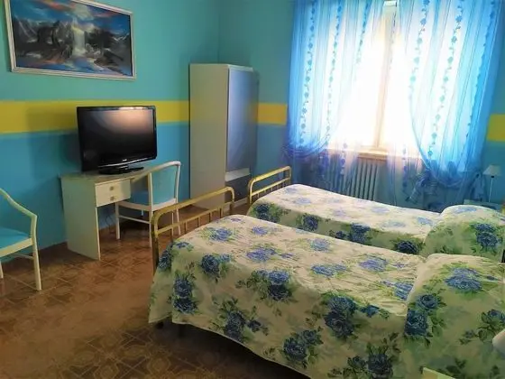 Tek Büyük veya İki Ayrı Yataklı Oda, Ortak Banyo