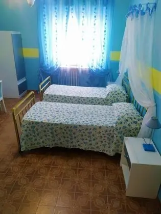 Tek Büyük veya İki Ayrı Yataklı Oda, Ortak Banyo