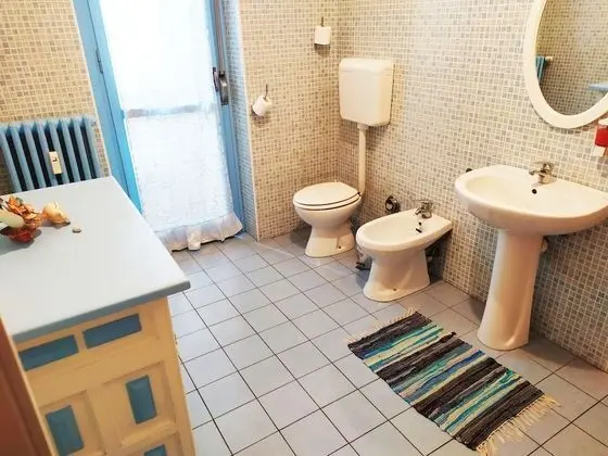 Tek Büyük veya İki Ayrı Yataklı Oda, Ortak Banyo
