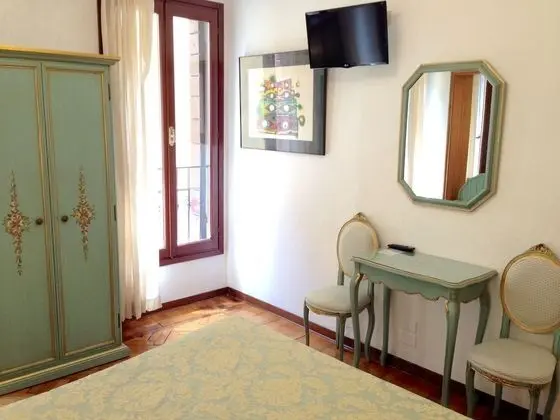 Standard Tek Büyük Yataklı Oda