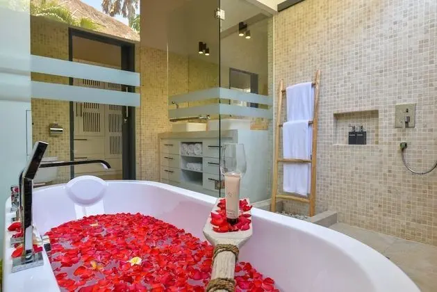 Luxury Villa, 4 Yatak Odası, Kişiye Özel Havuzlu, Plaj Manzaralı