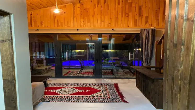1+1 Korunaklı Özel Havuzlu Jakuzili Bungalov - İadesiz Oda Kahvaltı