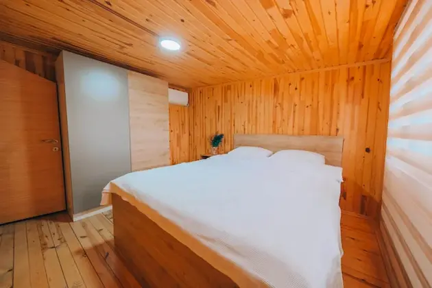 2+1 Korunaklı Özel Havuzlu Şömineli Bungalov - İadesiz Oda Kahvaltı