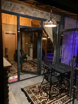 2+1 Korunaklı Özel Havuzlu Şömineli Bungalov - İadesiz Oda Kahvaltı