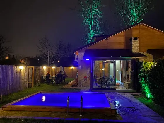 2+1 Korunaklı Özel Havuzlu Şömineli Bungalov - İadesiz Oda Kahvaltı