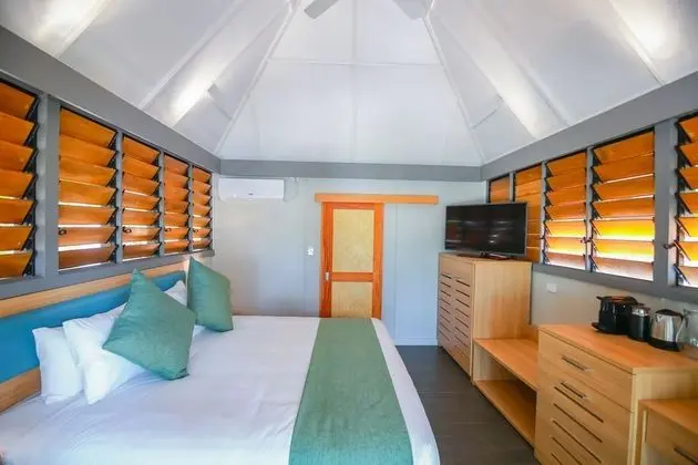 Deluxe Tek Büyük Yataklı Oda (Beachfront Bure)