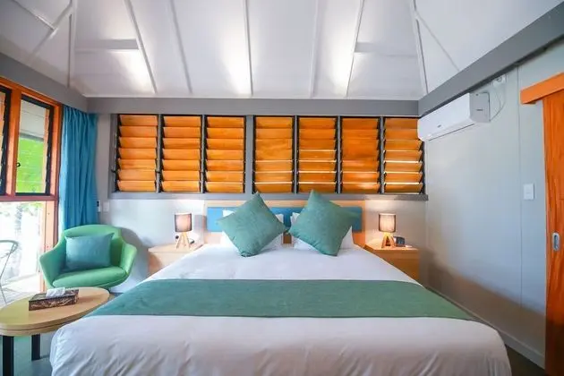Deluxe Tek Büyük Yataklı Oda (Beachfront Bure)