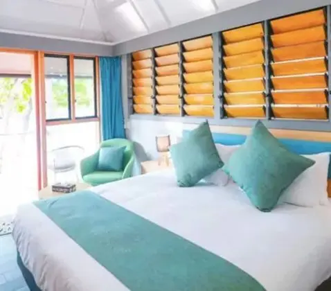Deluxe Tek Büyük Yataklı Oda (Beachfront Bure)