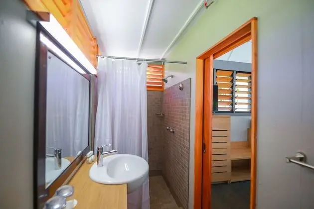 Deluxe Tek Büyük Yataklı Oda (Beachfront Bure)