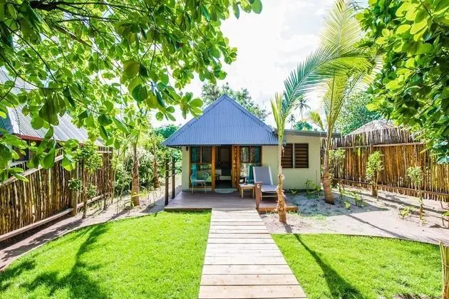Deluxe Tek Büyük Yataklı Oda (Palms View Bure)